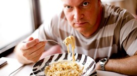 Названы самые вредные продукты и напитки для мужчин