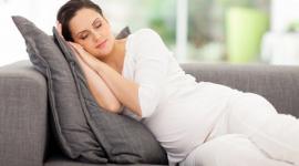 Названы оптимальные положения для сна при беременности